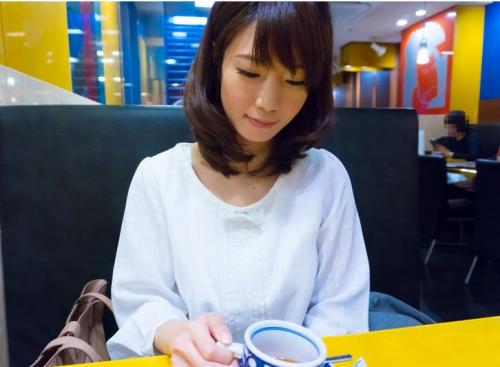 【人妻ナンパ】「主人とはもうずっとシテないんです・・・。」ホテルで膣内射精されるまで不倫に憧れる巨乳妻の浅はかさ。