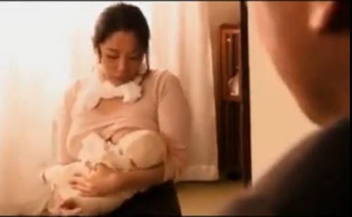 【ヘンリー塚本】朝倉彩音。母乳をあげる巨乳妻に興奮したサラリーマンに寝取られる！豊満な四十路熟女はド淫乱だった。