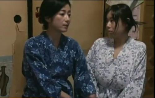 【ヘンリー塚本】七海ひさ代、塚田詩織。巨乳の四十路熟女と爆乳の娘の親子丼セックスを強要する中年の男。金の為我慢する女。