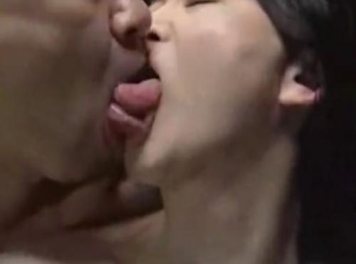 【ヘンリー塚本】浅井舞香 出演。巨乳の四十路熟女の身体に欲情した寺の住職が濃厚ベロチューから始まる不倫現場。