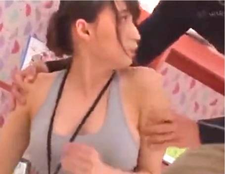 【レイプ×蓮実クレア】巨乳インストラクターが変態男の手マンで潮吹き！発情しきった女は騎乗位で腰を振る！