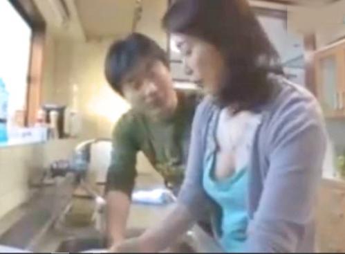 【熟女、レイプ】「ダメ、ダメだってば！あぁっ！」50代のおばさんの身体に欲情し、犯すだけでなく精子を膣内に流し込む！