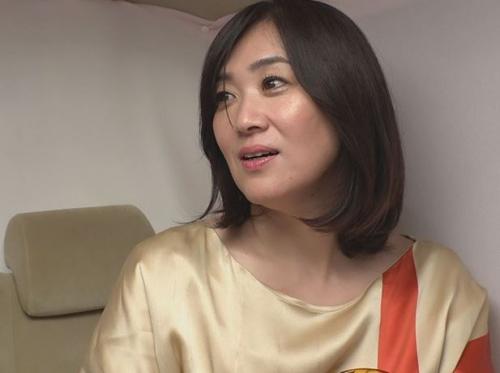【人妻ナンパ】素人奥様を口説いてホテルへお持ち帰りセックス！夫以外との行為に大興奮でイキまくるｗ