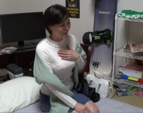 【熟女、出張風俗】媚薬を使って本番禁止のスレンダー巨乳のおばさんに中出し出来るか？！