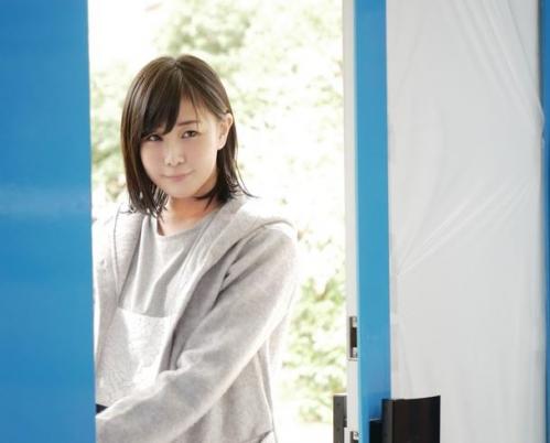 【MM、中出し】40歳には見えません！旦那を外に残し車内でオイルマッサージからの寝取られセックス！に唖然・・・。