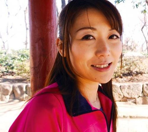 スレンダー美魔女母親をナンパして自宅まで押しかける男！旦那とのレスで溜まった欲求不満をチンポで解消！