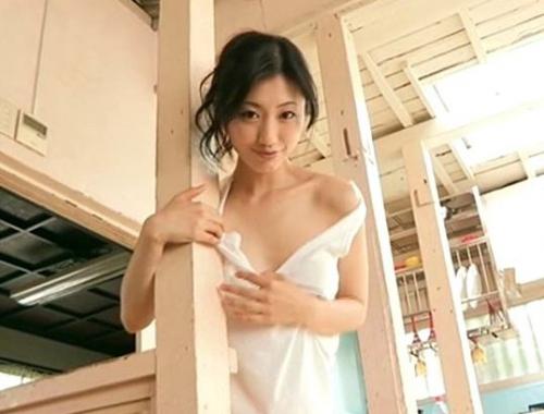 【壇蜜】元グラビアアイドルの黒髪美女のイメージビデオ！マン肉見えかけのキワどすぎる水着でアピールｗ