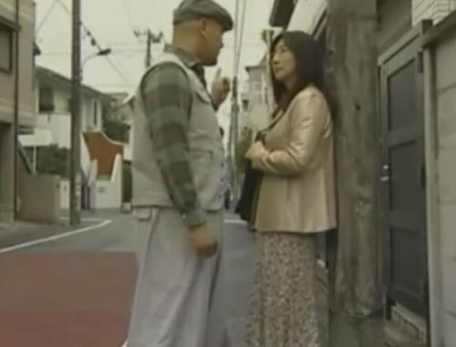 【へンリー塚本】熟女人妻には夫に知られてはならない性事情があったのです…