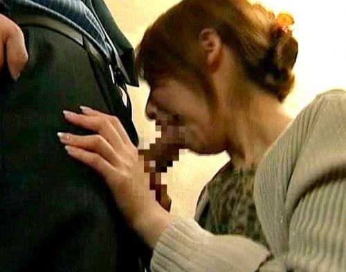 【ヘンリー塚本】夫から愛されてるだけじゃ物足りない妻ｗ禁断の不倫チンポを頬張ることで性欲を満たす！