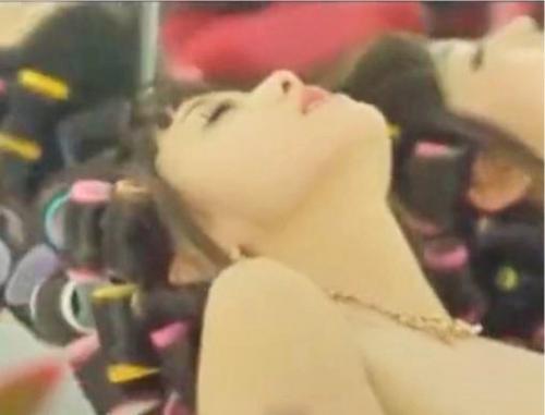 【沢尻エリカ】桃色乳首がキュートな噂の女優が濡れ場！後ろから抱いて乳首を座れる女…