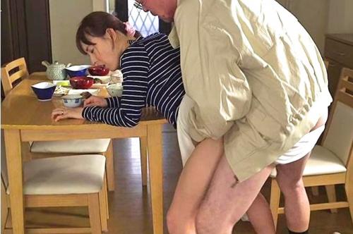 【ながえスタイル】スレンダーな人妻が旦那とのセックスレスの悩みを近所の絶倫老人に相談すると寝取られることになった。