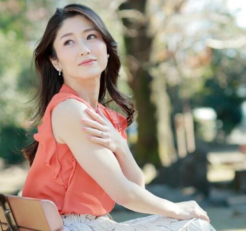 【春谷美雨】美しすぎる四十路人妻のスタイルよすぎな美肌パイパンボディを貪りおま○こを舐めまくる男ｗ