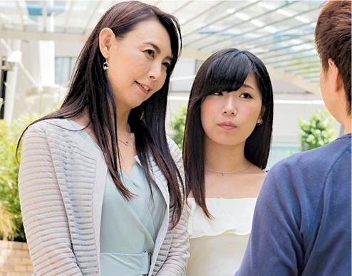 【親子丼】ドスケベ淫乱母娘が乱交3P！スレンダーな女たちが発情し恥ずかしがりながらも股を濡らす！
