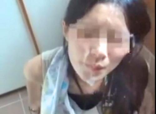 【個人撮影】スレンダーな美人妻が車内不倫だけでなく公衆トイレで立ちバックで激ハメされながら感じる！