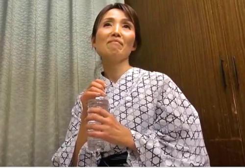 【細身、熟女】今晩のセックスの相手はこの五十路熟女！セックスレスのおばさんの膣内は久しぶりに濡れ始めた・・・。