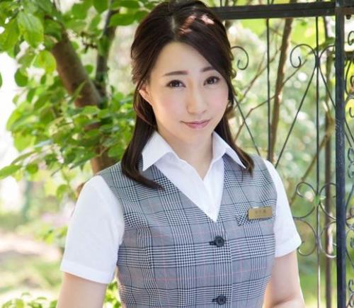 銀行員の人妻熟女が真面目すぎる日常にサヨナラ！初撮りAV出演で豊満な身体を晒しイチモツで突かれる！
