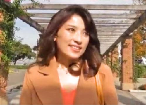 【人妻、不倫】出会い系サイトで知り合ったスレンダー美乳の三十路手前の美熟女とホテルイン！
