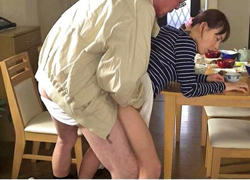 【ながえスタイル】「お義父さん！あぁっ、そのまま中に出してください！」子種もなさそうな老人の精子を膣奥に中出しされる人妻