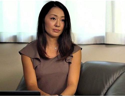 【ながえスタイル】スレンダー美乳の黒乳首のデカ尻の人妻が寝取られることに興奮を覚え不倫地獄に落ちていく現場がコレだ！