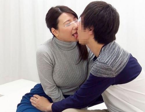 【モニタリング】性欲お化け人妻熟女とデカマラ童貞チンポが密室で出会ってしまったら…絶倫セックスの始まりだ！