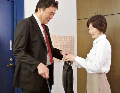 セレブ人妻熟女の裏側は男を弄ぶ淫乱痴女！制御できない性欲を旦那ではなく他人棒で満たしていく…