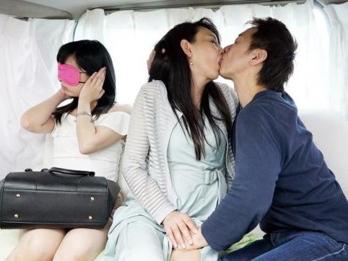 【人妻ナンパ】母娘を口説いて親子丼ハーレム！キスしてハメられる発情母の姿を見てエロスイッチ入る娘ｗ