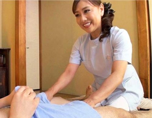 【出張マッサージ】五十路人妻熟女が勃起したオチンポで淫らな姿に！貪欲に卑猥なメスへと変貌する…