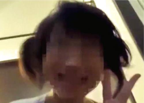 【ハメ撮り】ピースしながら騎乗位でピストンする素人妻夫婦の生々しい性活！