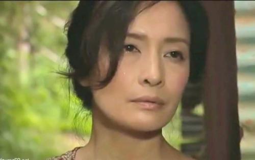 【ヘンリー塚本】五十路の美しい人妻が使用人と不倫する。山の中の隠れ家で今日も激しく寝取られ快感をむさぼる淫乱な奥様。