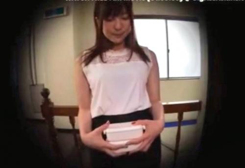 【団地妻】スレンダー巨乳の美人妻たちが若い男の部屋に理由をつけて上がり込みセックスするといううらやましい事態。