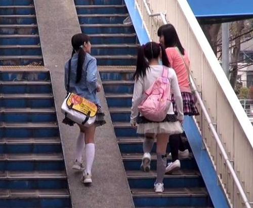 【レイプ】ツインテールの童顔パイパン美少女を犯す！野外で未成熟オマ◯コに子作りを教えてやるよ！