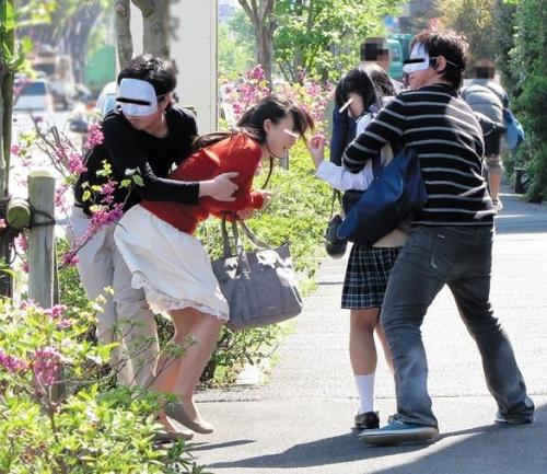 【親子丼レイプ】仲良し親子を鬼畜強姦魔のチンポが襲う！突如拉致って無理やり犯しヤリたい放題