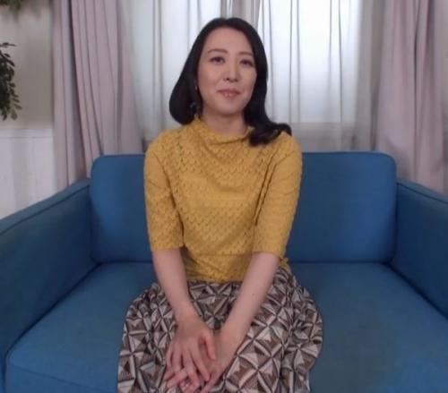 【熟女、フェラ抜き】上品な五十路熟女が「ジュッボ、ジュルルッ！チュパ」淫乱な表情に変わり口の中いっぱいに精子を出される！