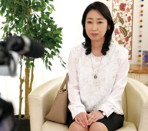 【小沢あき】五十路にして初撮りAVデビューする人妻ｗ清楚すぎる美肌なボディは性欲が溜まってる！