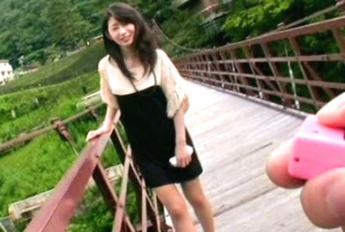 【人妻、不倫】細身でやや黒乳首な美乳の三十路妻と温泉旅行でこの身体をズッポシ生挿入でヤリまくる！人気シリーズ。