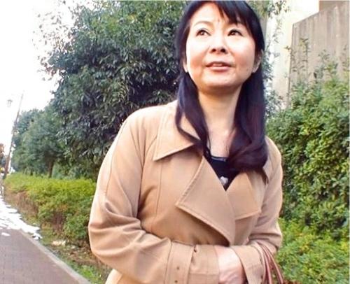 【嫁の母】入院中の妻の代わりにわざわざ状況してくれた義母…50代とは思えない肌の艶と身体に娘婿は…