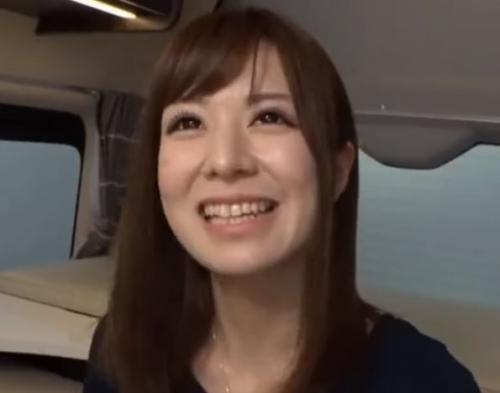 【人妻ナンパ】三十路奥様をアンケートでチンポ挿入！M字開脚敏感オマ○コ責めで悶えイキまくるｗ