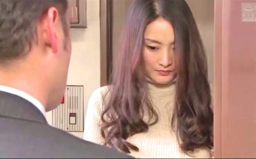 【ながえスタイル】スレンダー巨乳の妻が寝取られる現場をのぞき見することでしか勃起しない異常性癖の夫