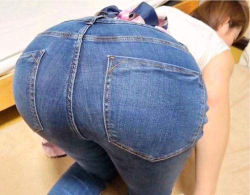 ピタパンデカ尻がエロすぎるアラフォー人妻！夫よりデカいマラに大興奮して母子相姦交尾を受け入れる
