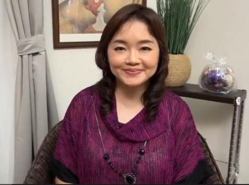 【熟女、初出演】「生理前は性欲があふれそうになるんです・・・」たるんだ巨乳の豊満な身体のおばさんの淫らな撮影現場。