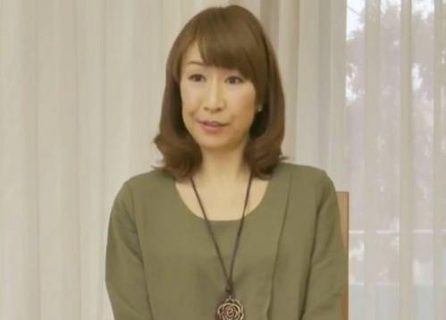 【初撮り、熟女】スレンダーやや垂れ美乳の奥様が欲求不満を解消すべくAV出演！男優のテクでうずく膣内から溢れる液体。