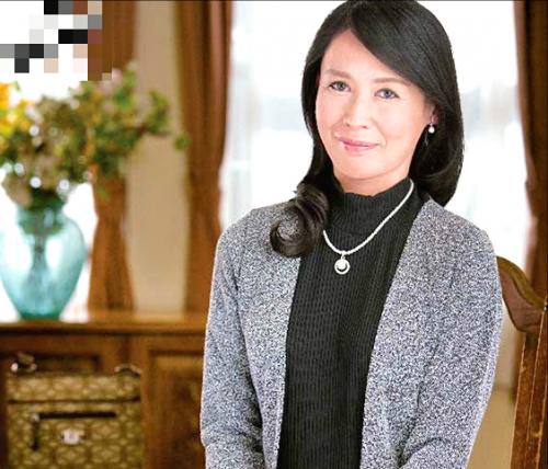 【熟女】清楚で大人しそうなスレンダー五十路美魔女が初撮りAV出演！貪欲オチンポ腰を振る！