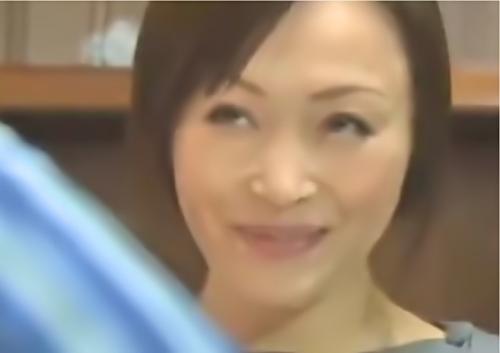 【美山蘭子】妻が病院にいる間に…社長の奥様である義母をガチで口説いてNTRセックスを実行する！