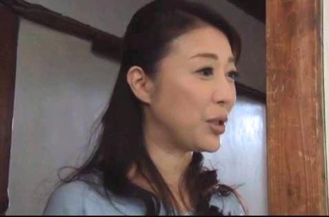 【ながえスタイル】巨乳でデカ尻の四十路妻が旦那の目を盗み不倫相手に寝取られる！肉付きの良い豊満な人妻はたまりません！