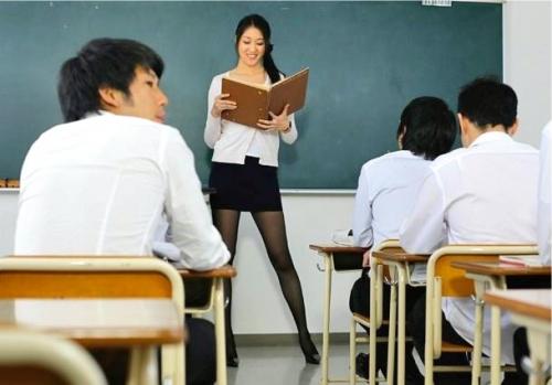 【レイプ】スレンダー熱血体育会系教師が不意の一言で…不良生徒たちの終わらない輪姦が始まる