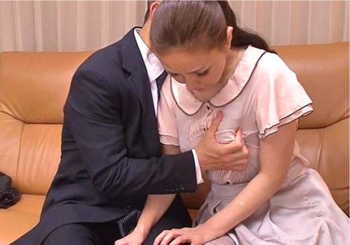 「イヤならいいんですよ…？」息子を入学させるために教師と寝取られセックスをする熟女母