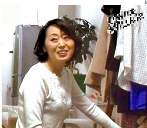 【五十路、家政婦】出張家事サービスの熟女。洗濯掃除だけでなく性欲処理のサービスまであるとの噂で大人気！