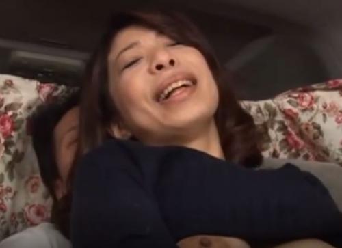 【人妻ナンパ】アンケートで連れ込みバイブと電マを突っ込まれた熟女！ホテルで欲求不満を解消させるｗ