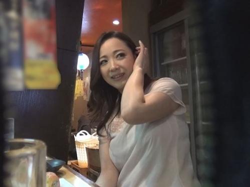 【熟女ナンパ、中出し】お一人様で居酒屋で飲んでる三十路妻をナンパしてホテルで膣内射精セックスをキメてやったのはコレ。
