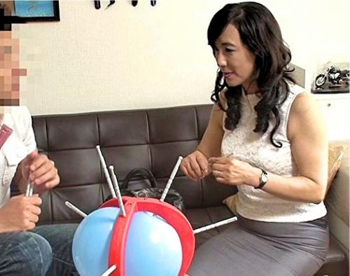 【熟女ナンパ】五十路おばさんを自慢のデカマラで濡れ濡れ状態に！不倫セックス肉棒生挿入！